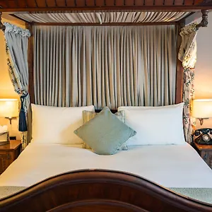 The Red Lion 3* Hillingdon
